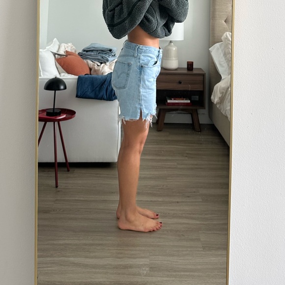 Levi’s 501 MID THIGH SHORT IN LUXOR CAPITAL - Picture 2 of 5